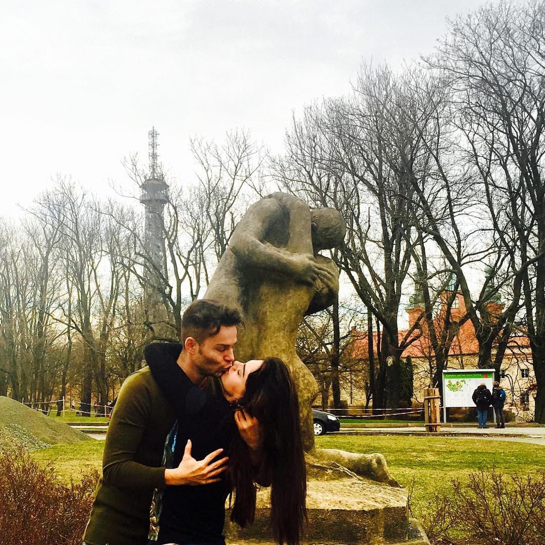 Esta parejita no tiene miedo por demostrar su amor en cualquier lugar, de hecho lo presumen por todo lo alto, así lo aseguró Said con esta imagen "Expresa lo q amas en cualquier lugar y demuéstraselo a cada instante. Asegúrate q lo sepa y q sienta tu amor. Te amo alma mía @liviabritopes".