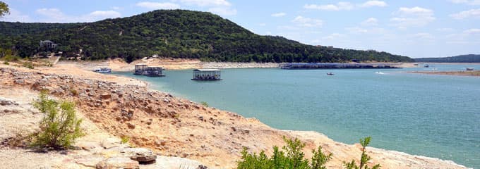 <h2 class="cms-H2-H2">Sandy Creek Park</h2>
<br>
<br>Es un lugar perfecto para nadar en el Lago Travis, para pescar o para observar aves de la zona. No está permitido acampar, sin embargo hay mesas para picnics y asadores.
