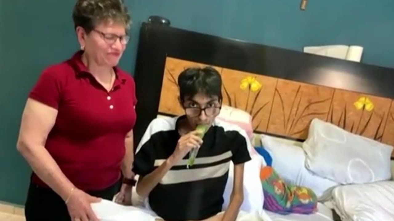 Kevin González y su abuela, Virginia Amaya, rompen el silencio mientras esperan a padres deportados