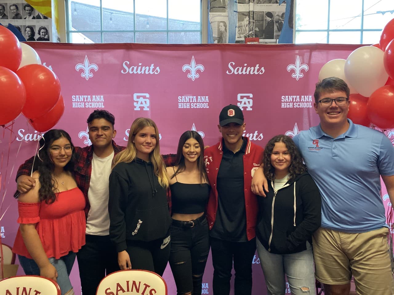 Las graduaciones de primavera son los momentos más esperados por miles de jóvenes que concluyen una etapa importante en sus vidas y 
<b>se preparan para continuar su camino hacia la universidad.</b>