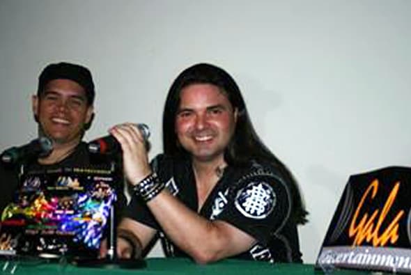 Ahora Sergio tiene una banda de rock llamada "Top Jimmies". ¿Cómo se ve ahora?