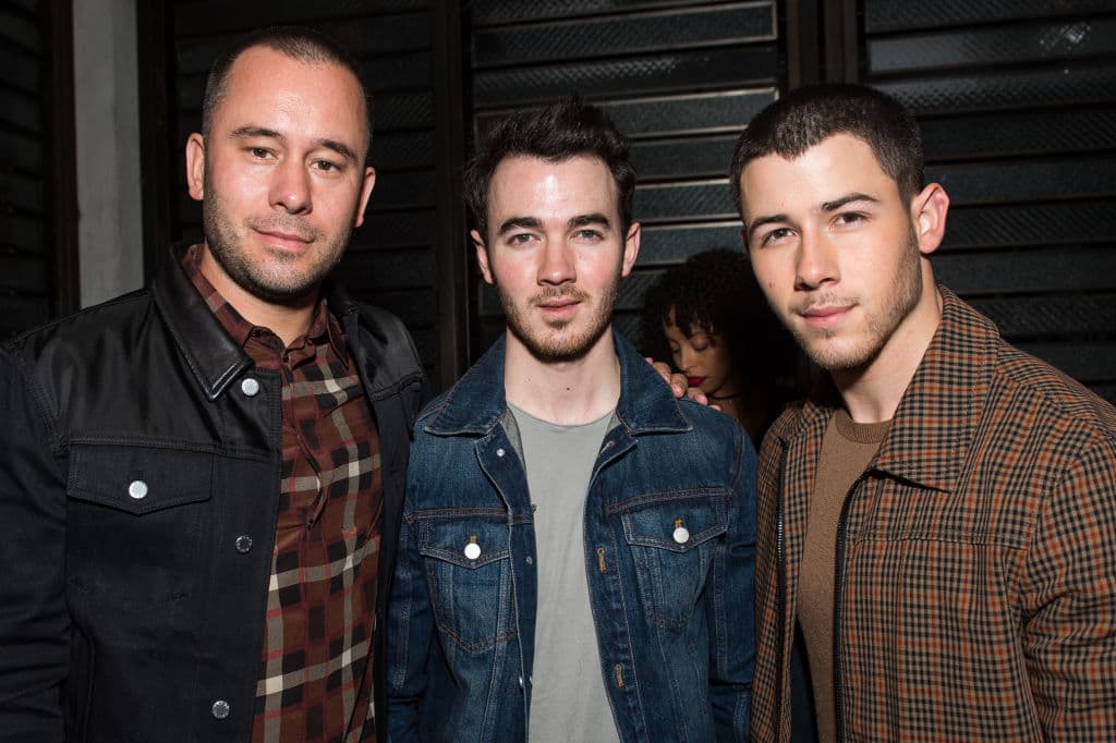 <b>Kevin Jonas</b>
<br>Junto a sus hermanos, Nick y Joe, eran los Jonas Brothers, pero en 2012 la agrupación dejó de existir.