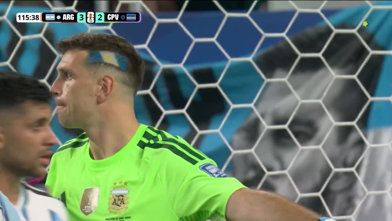 ¡Dibu en el fondo! El portero argentino responde en el momento justo