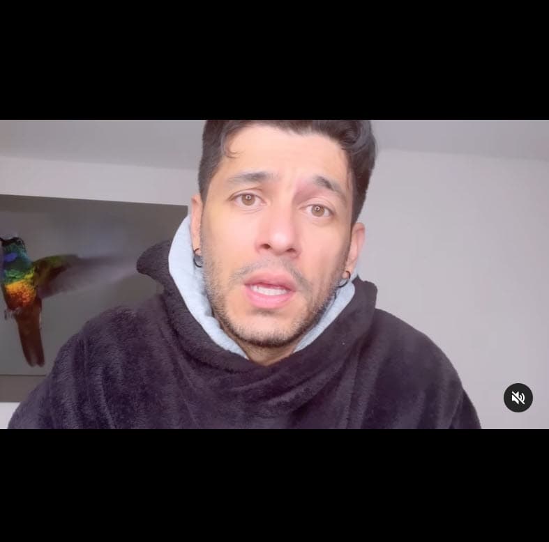 "Mucho tiempo después, cuando (tenía) 12 o 13 años, mis papás adoptivos, cuando él (Alarcón) estaba en la serie 'El man es Germán', hablaron del tema y yo, sin querer, escuché todo: exactamente
<b> que él era mi papá</b>", alegó.
<br>