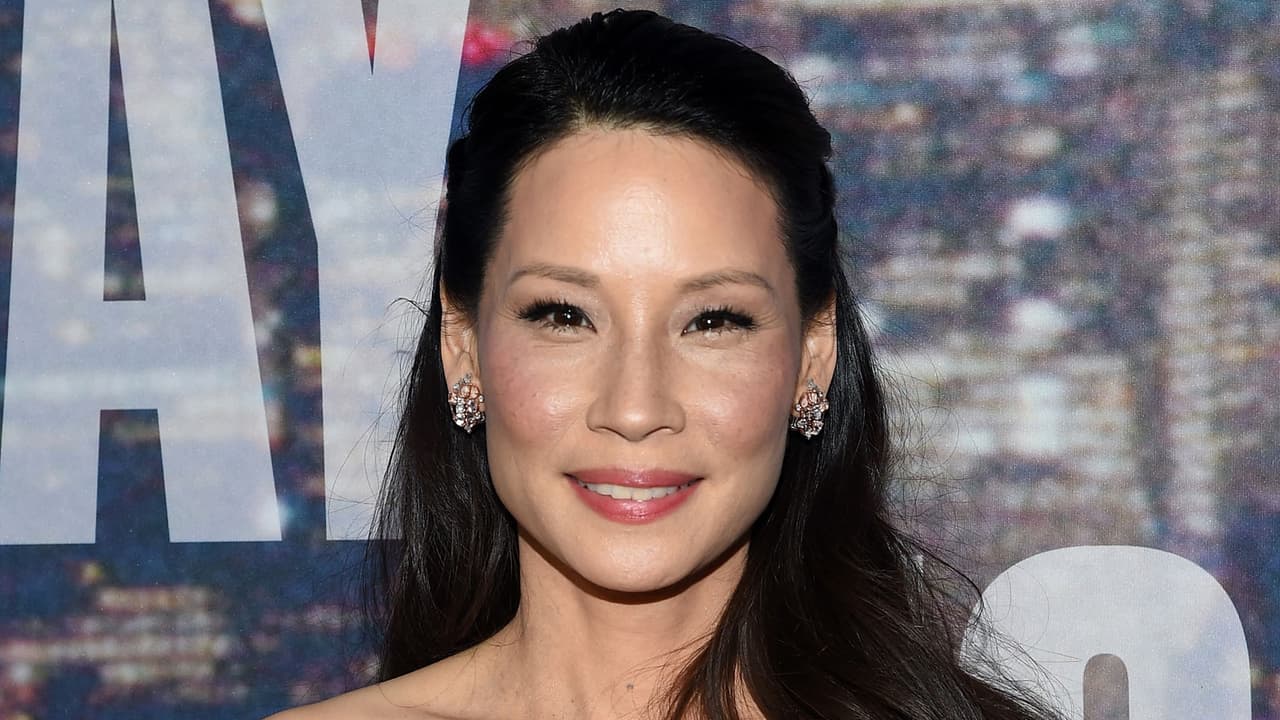 Lucy Liu presenta a su primer hijo, nacido de un vientre de alquiler