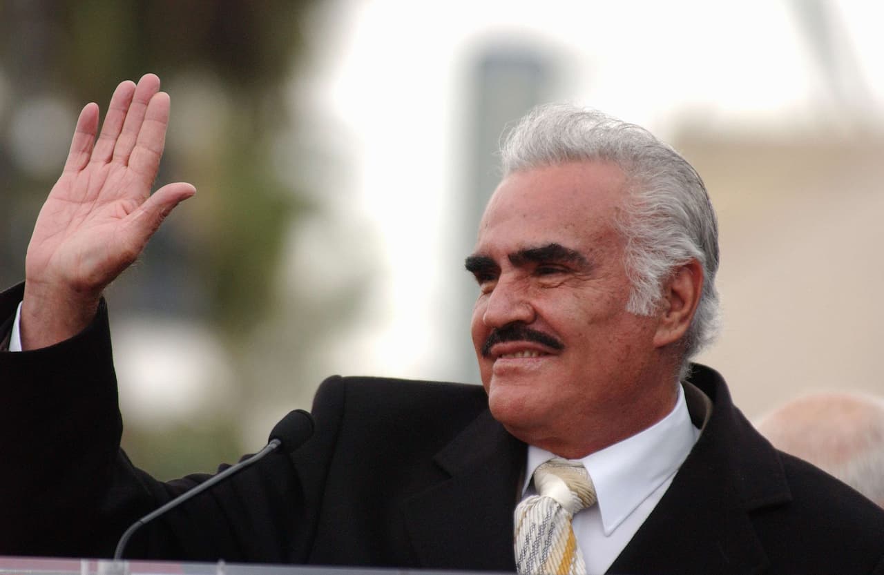 “(Vicente Fernández está) más motivado que nunca, todos los días hace ejercicio, todos los días se va a montar (a caballo), canta y 
<b>está mejor que nunca</b>”, reveló el hijo de ‘El Potrillo’, quien ha sido una revelación dentro del género ranchero y del regional mexicano.