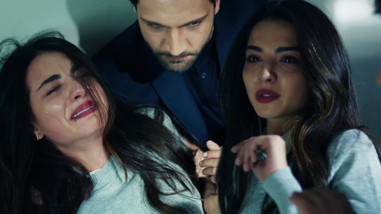 Así, puso en marcha un plan para no vivir tras las rejas. Al saber que padece una enfermedad mental
<b>,</b> las autoridades decidieron internarla en una clínica. La idea la izo sufrir una terrible crisis y le pidió a Emir no abandonarla.