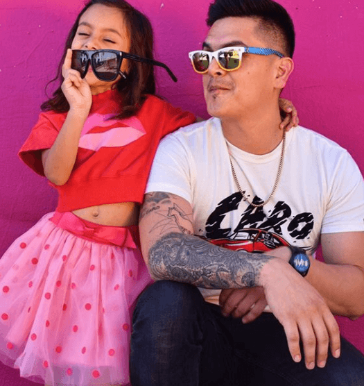 También en entrevista con el diario La Opinión, Régulo mencionó que junto a su hija escucha temas de Taylor Swift o Katy Perry.