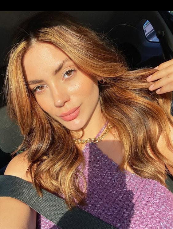 Pero, ¿quién es cada una de ellas? La argentina tiene 26 años y en 2019 fue elegida para representar a su tierra en el afamado Miss Universo. 
<br>