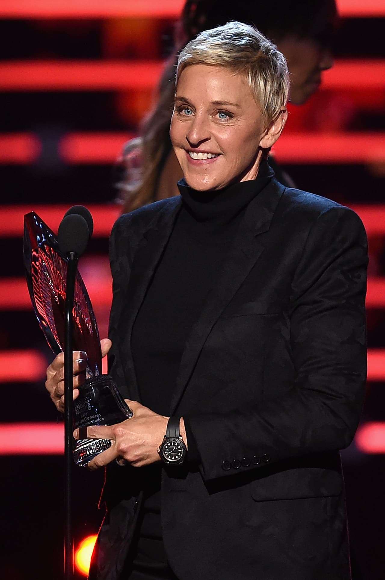 Ellen DeGeneres recibió un premio por su labor humanitaria.