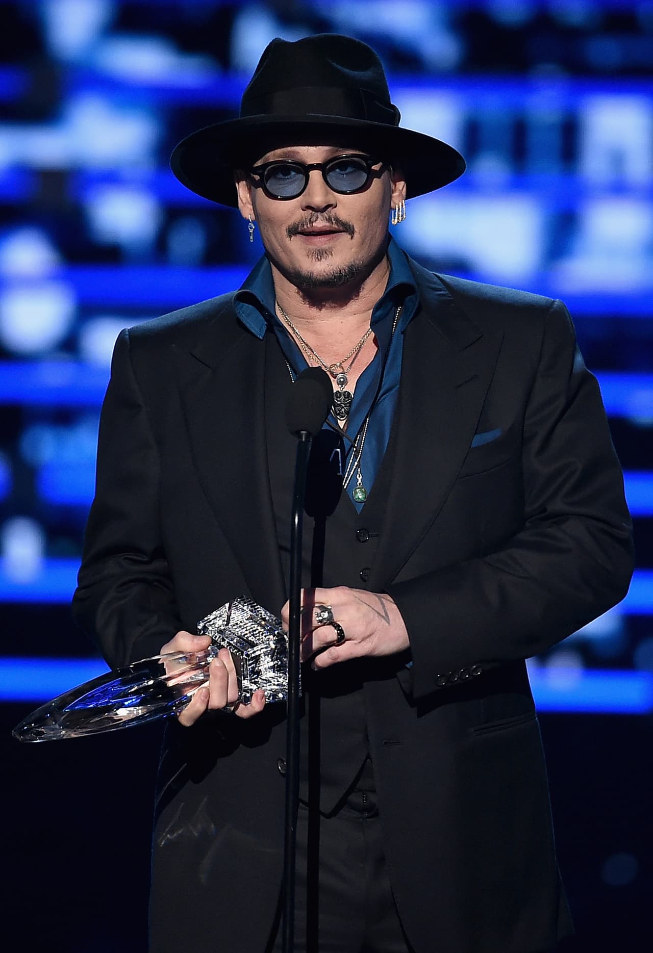 Johnny Depp salió del escenario directo a dar su discurso de agradecimiento.
