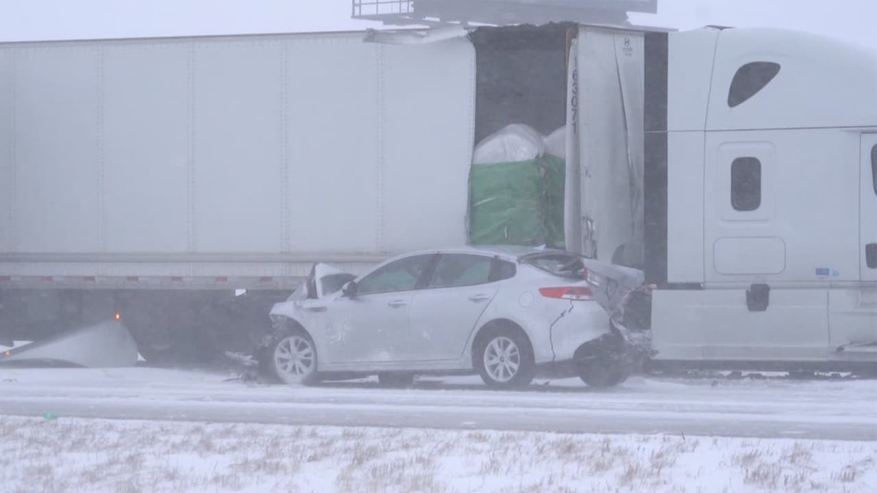 La Policía Estatal de Illinois indicó cerca del medio día del viernes que la vialidad estaba nuevamente abierta.