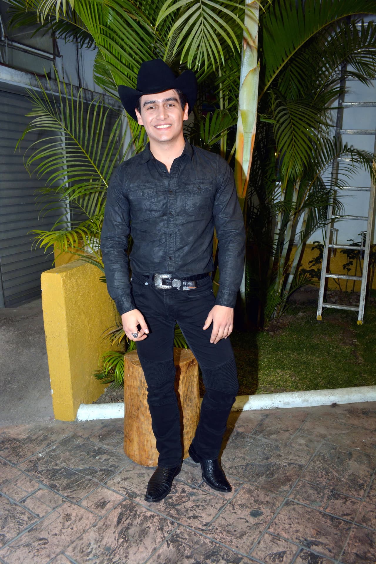 Señaló que es propietario de una casa ubicada en Cuernavaca, Morelos: "Me la dio desde que la compró, o sea, 
<b>siempre estuvo a mi nombre</b>". 
<br>