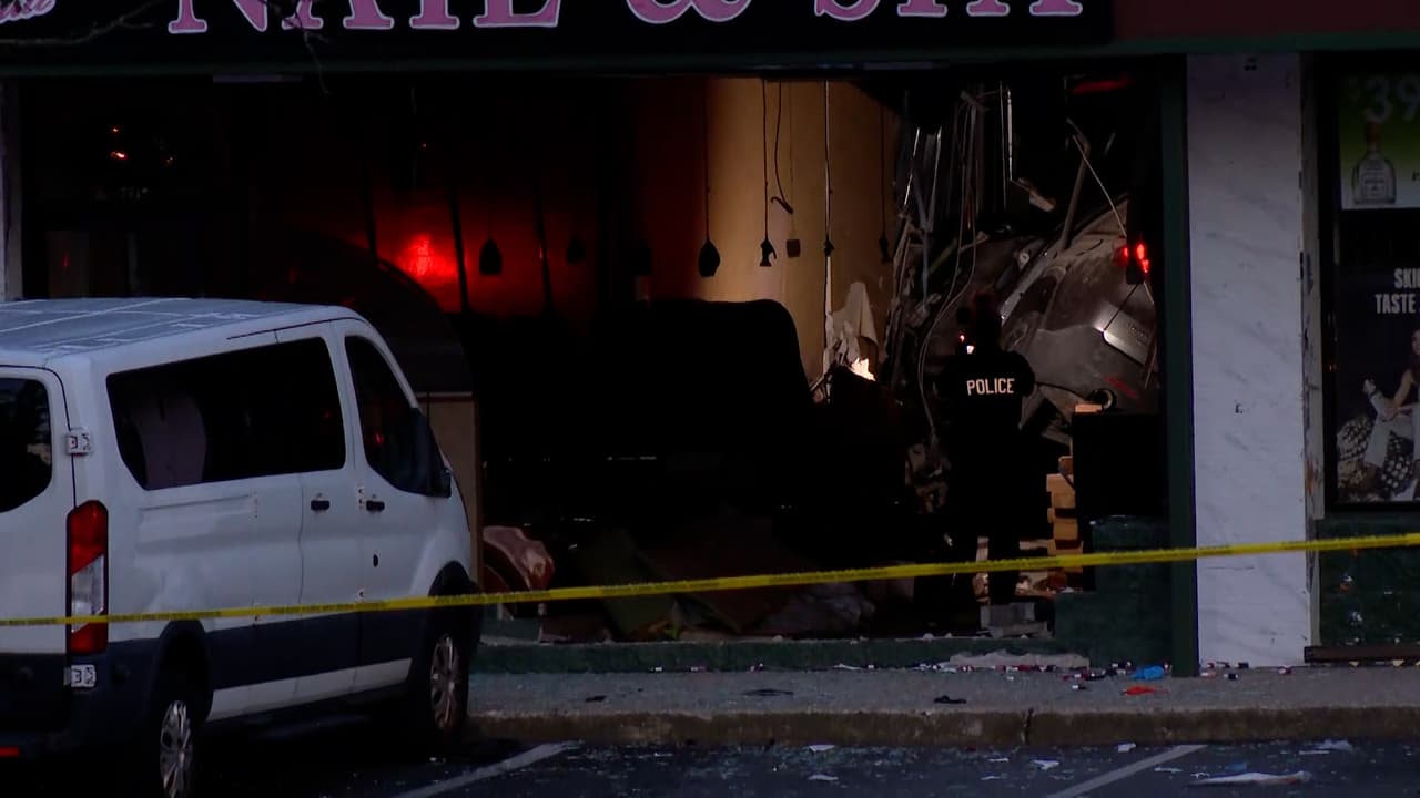 Arrestan a conductor que se estrelló contra un negocio, dejando cuatro muertos y varios heridos en Long Island