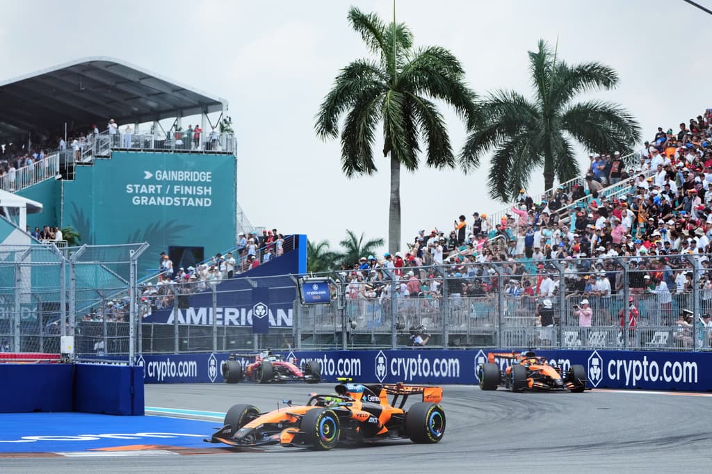 El público disfruta de la velocidad, fue un fin de semana sin mucho sol en Miami.