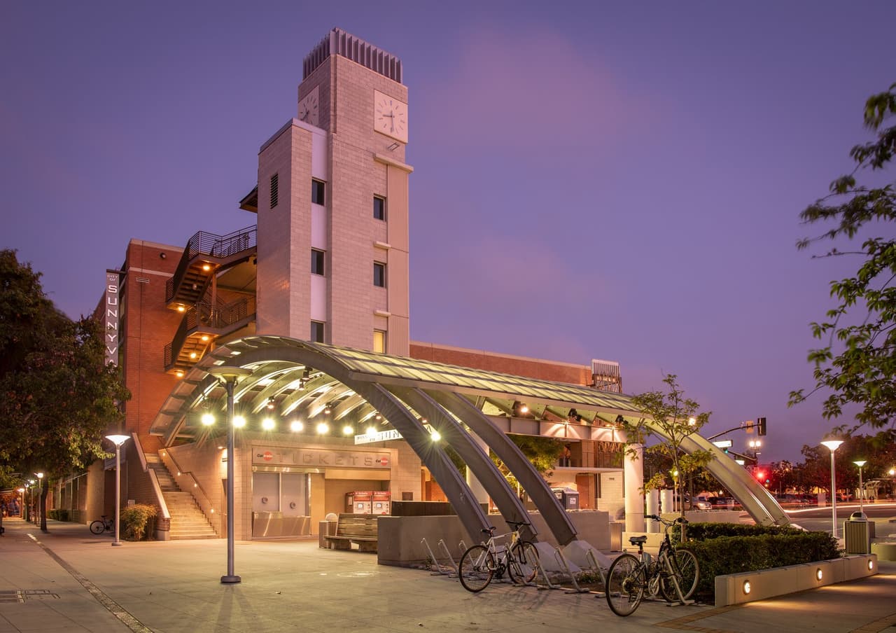 <b>Sunnyvale,</b> en el condado de Santa Clara, se encuentra en el puesto 20.
<br>
<br>
<b>Población:</b> 154,919
<br>
<b>Salario promedio: </b>$118,314
<br>
<b>Tasa de crimen violento: </b>1.17 por cada mil habitantes
<br>
<b>Tasa de crimen a la propiedad: </b>17.31 por cada mil habitantes
<br>