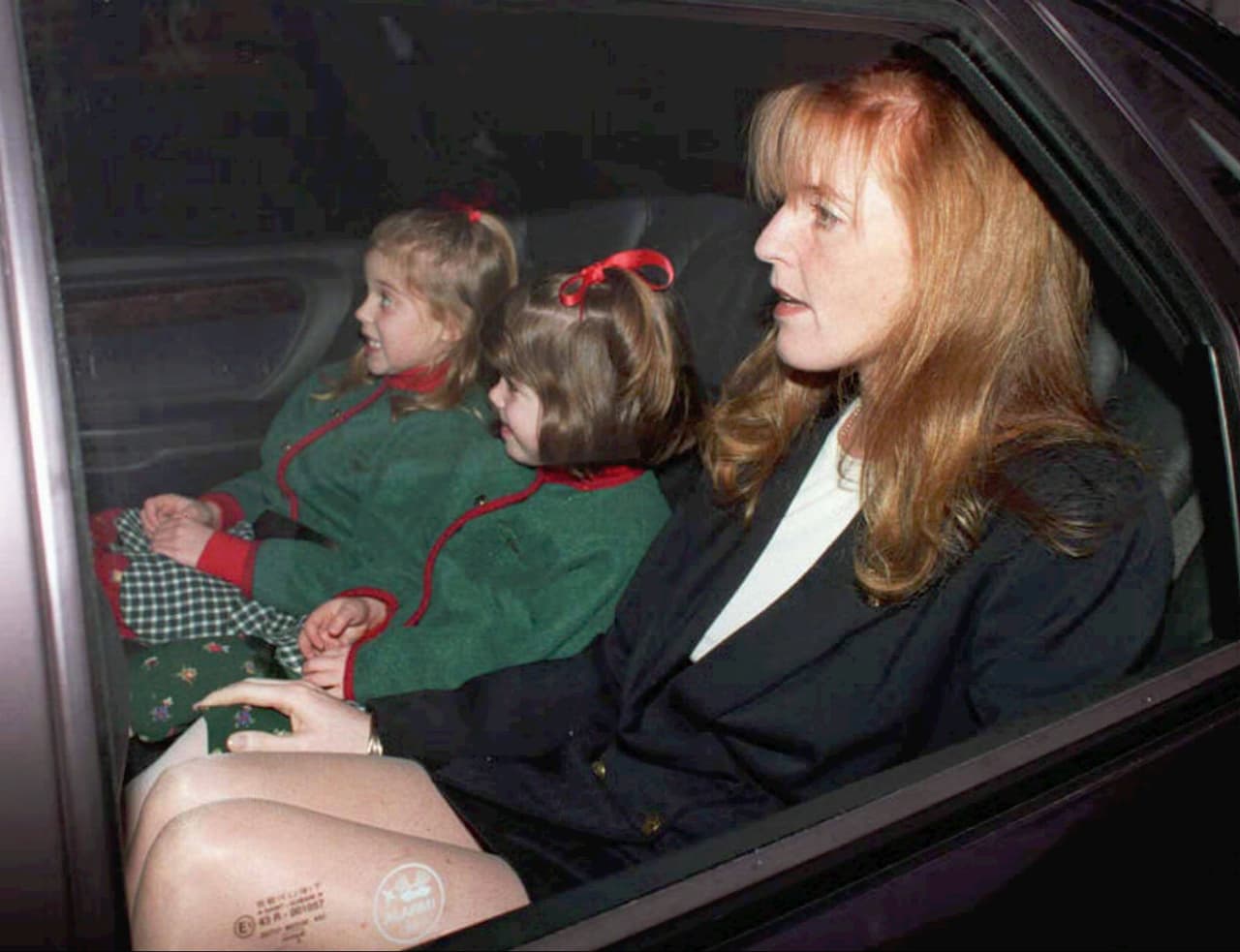 La hija menor de los duques de York tiene una hermana mayor, Beatrice de York, con quien siempre ha sido muy cercana. 
<br>