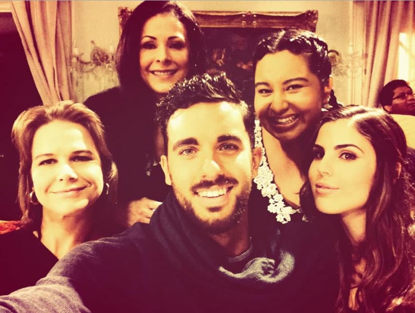 ¡José Pablo rodeado de bellezas!