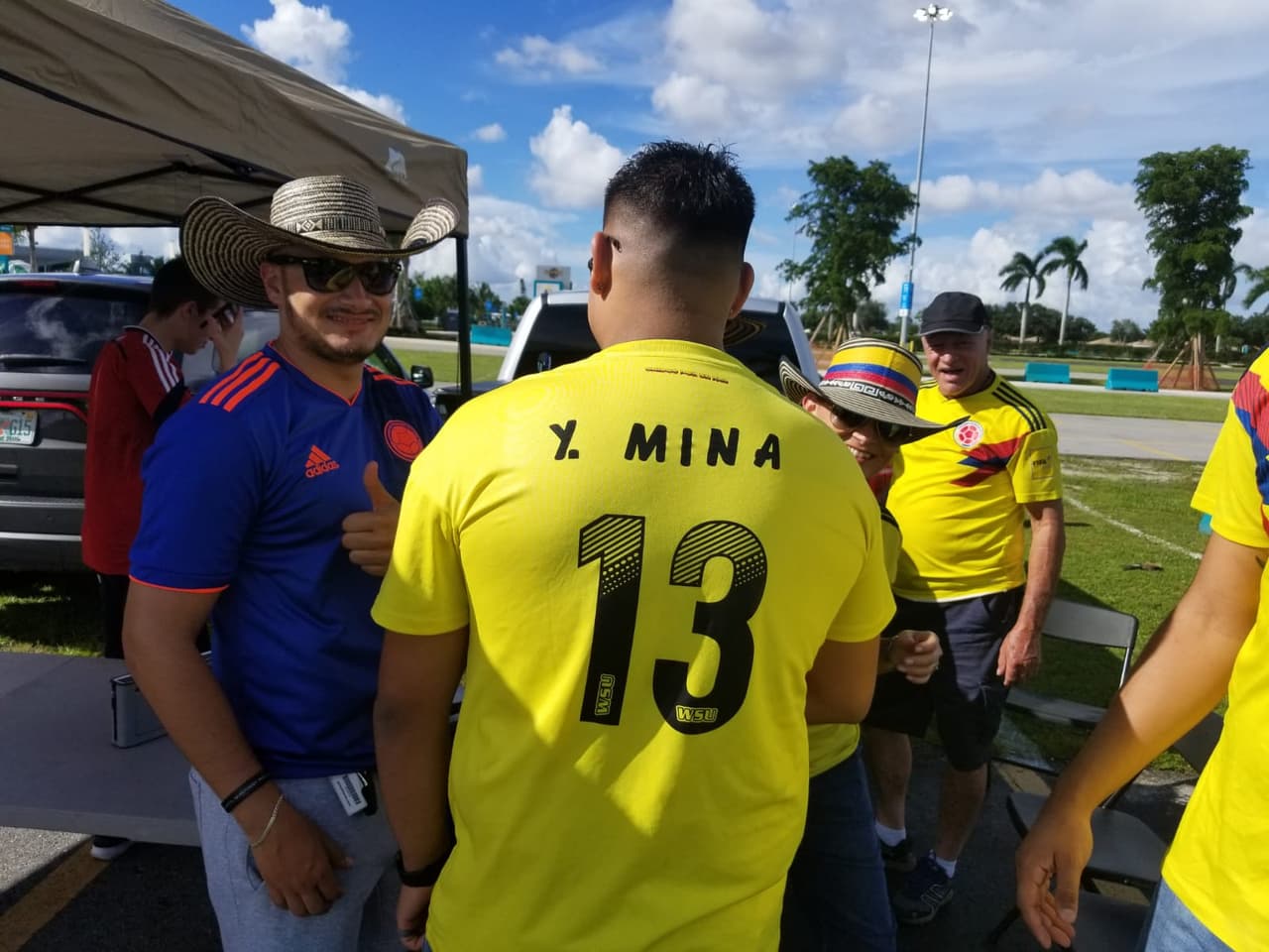 Este fanático luce su jersey con el nombre de Yerry Mina, goleador de Colombia en el Mundial de Rusia 2018 con tres anotaciones.