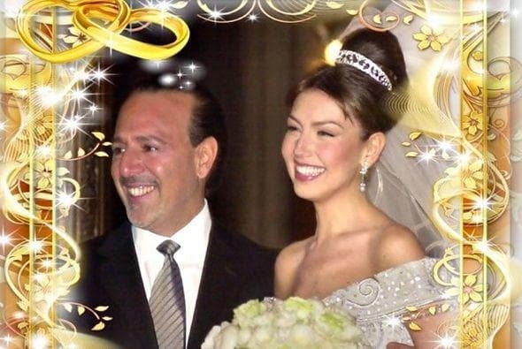 Thalía y Tommy Mottola se conocieron en una cita a ciegas que organizó uno de sus amigos en común: Emilio Estefan. Esa misma noche se dio el flechazo y dos años después se casaron en la Catedral de San Patricio de Nueva York.