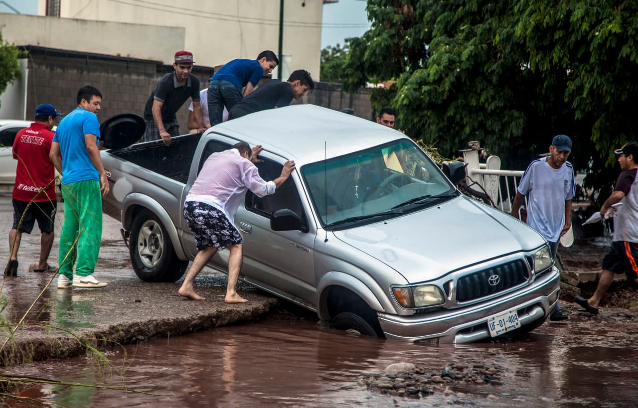 En la zona central de estado el personal de Protección Civil ha trabajado asistiendo a los afectados por las lluvias en numerosas localidades.