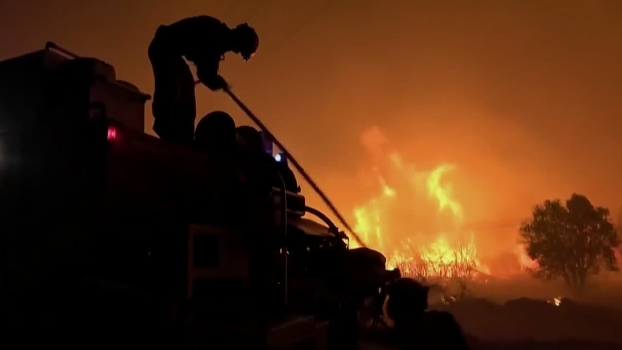 Cambio climático provoca megaincendios e intensas evacuaciones en España y Francia