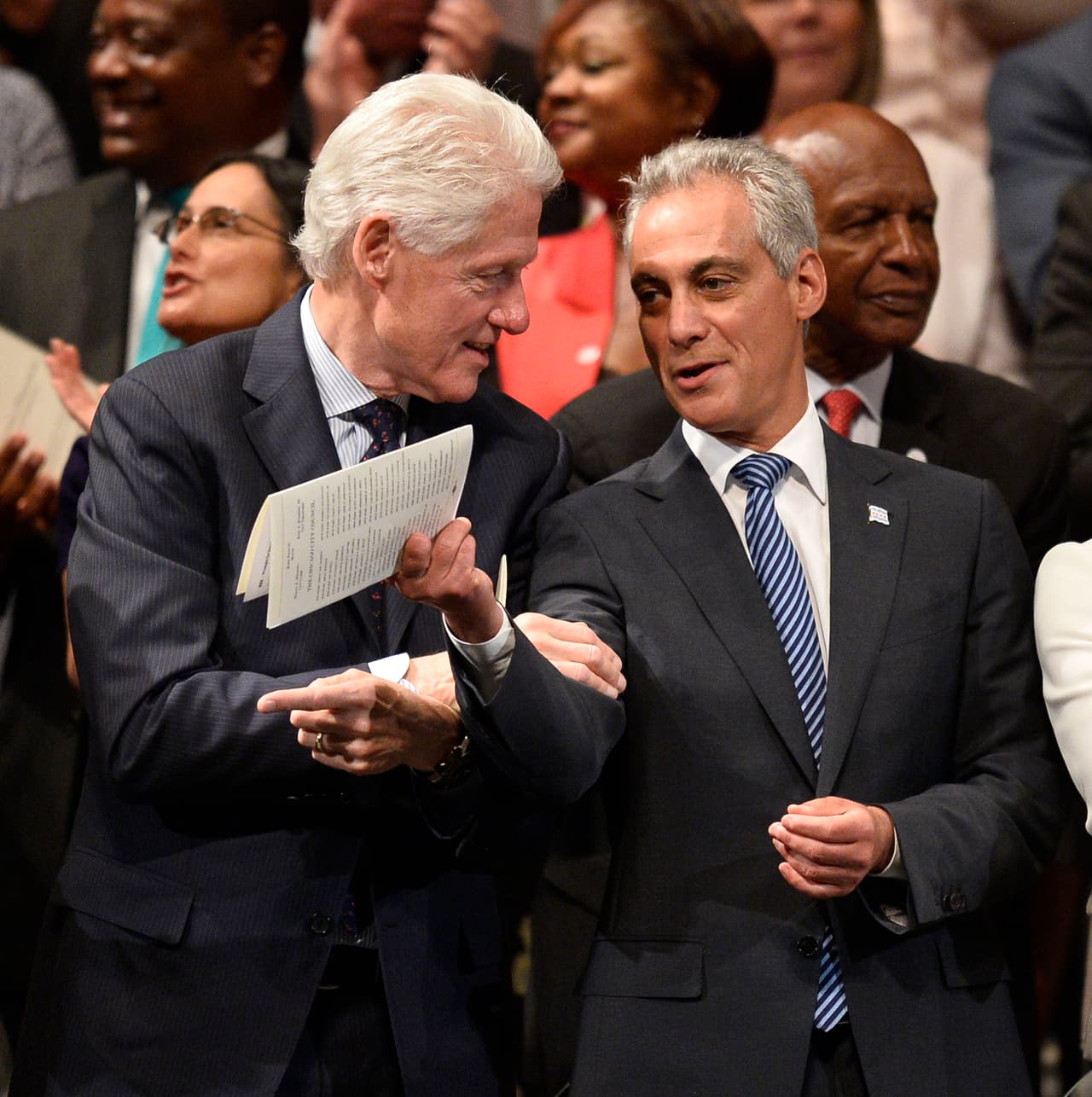 "Muchos (jóvenes) nacen en la pobreza, muchos vienen de hogares rotos y muchos han estados por su cuenta desde el principió", agregó el alcalde.