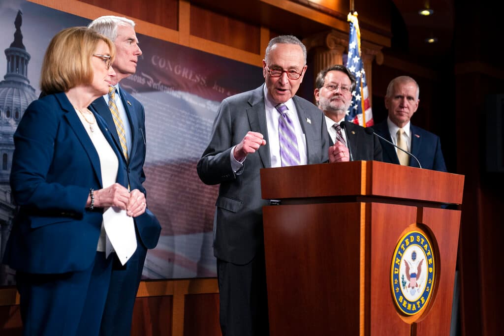 Congreso alcanza acuerdo bipartidista de 1.5 billones con fondos para Ucrania y la pandemia del covid-19