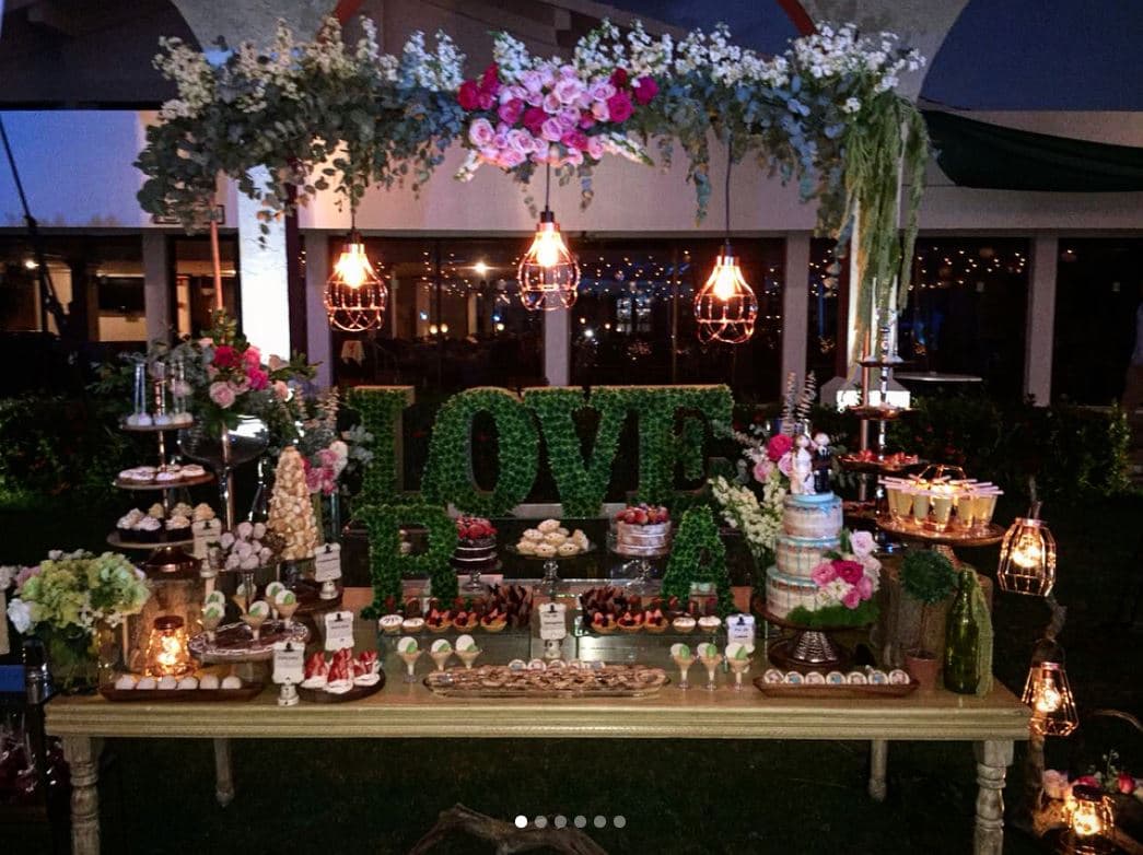 La mesa de dulces fue espectacular y
<b> el lugar favorito de los invitados</b> que degustaron mariscos y platillos frescos.