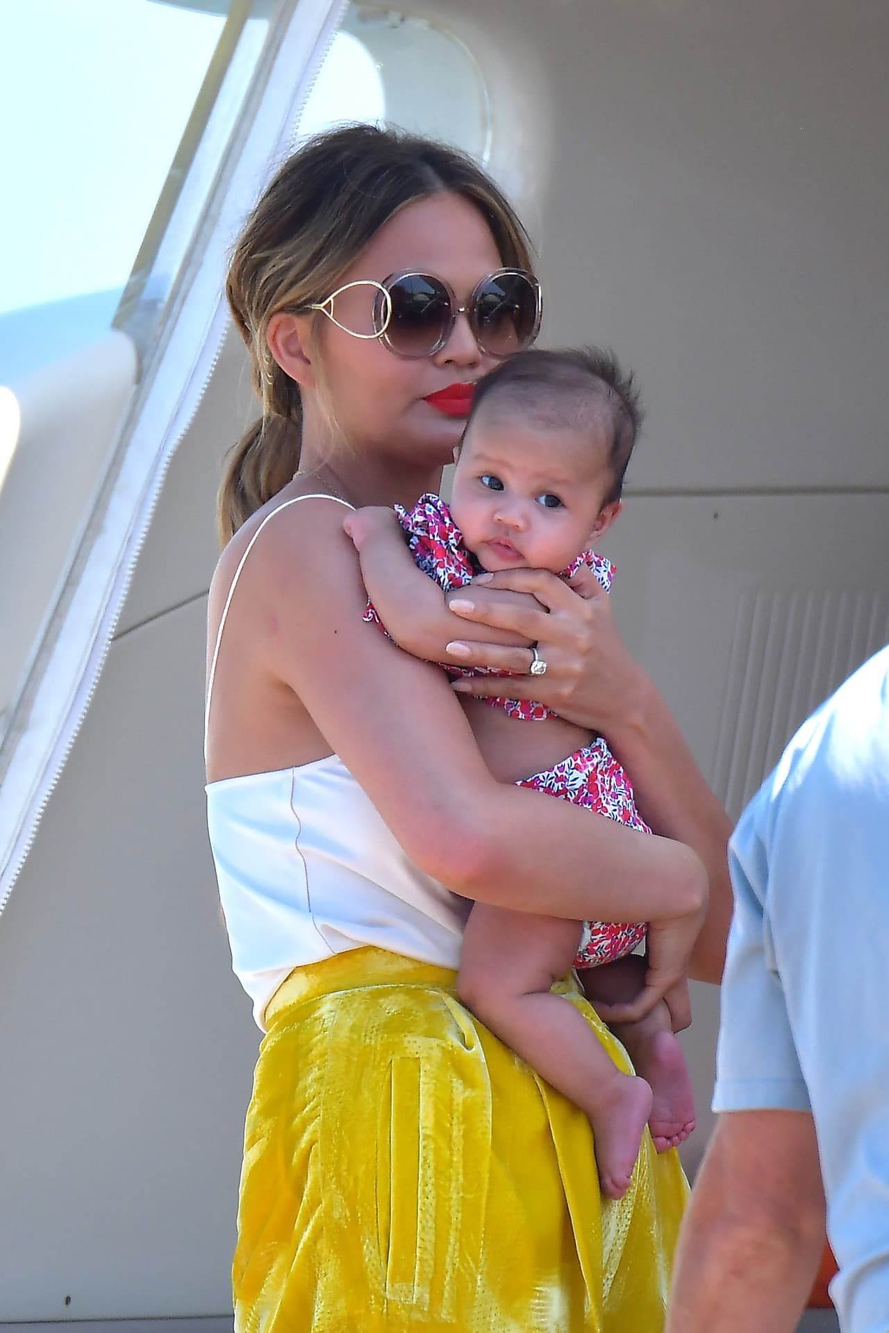 Chrissy Teigen nos presume lo bella que está su bebita Luna Simone.