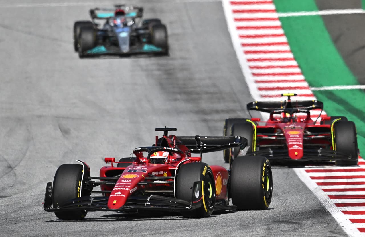 Los Ferrari siempre estuvieron detrás de Max Verstappen y su Red Bull, serán una gran presión este domingo.
