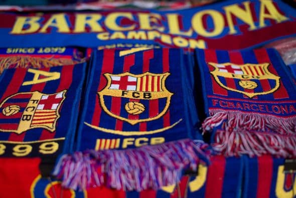 Acciones de la jornada 25 en España donde el Barcelona goleó 3-1 al Granada a domicilio con anotaciones de Rakitic, Suárez y Leo Messi.