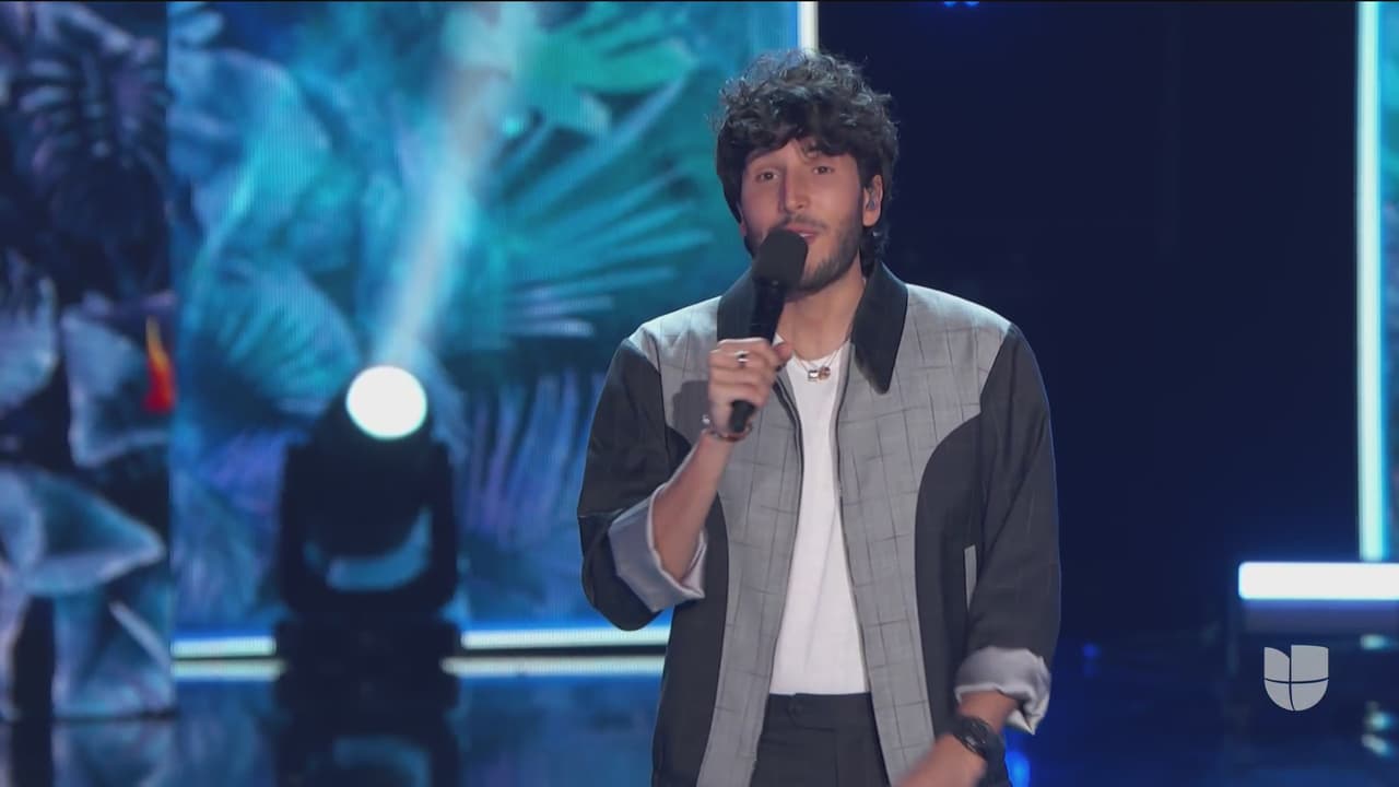 Después de más de una semana en Miami, el intérprete de ‘Ya no tiene novio’ demostró que tiene madera como presentador.