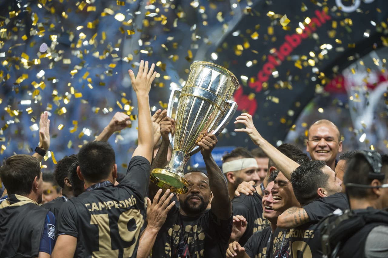 Así se vivieron los festejos de los Rayados del Monterrey tras imponerse en la Final de la Liga Campeones a los Tigres de la UANL en el Estadio BBVA.