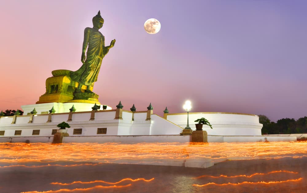 <b><u>Los signos de fuego, Aries, Leo y Sagitario </u></b>concentrarán su atención en la frente, cerrando los ojos y al meditar estarán buscando controlar y subliminar los impulsos que muchas veces les causan problemas.