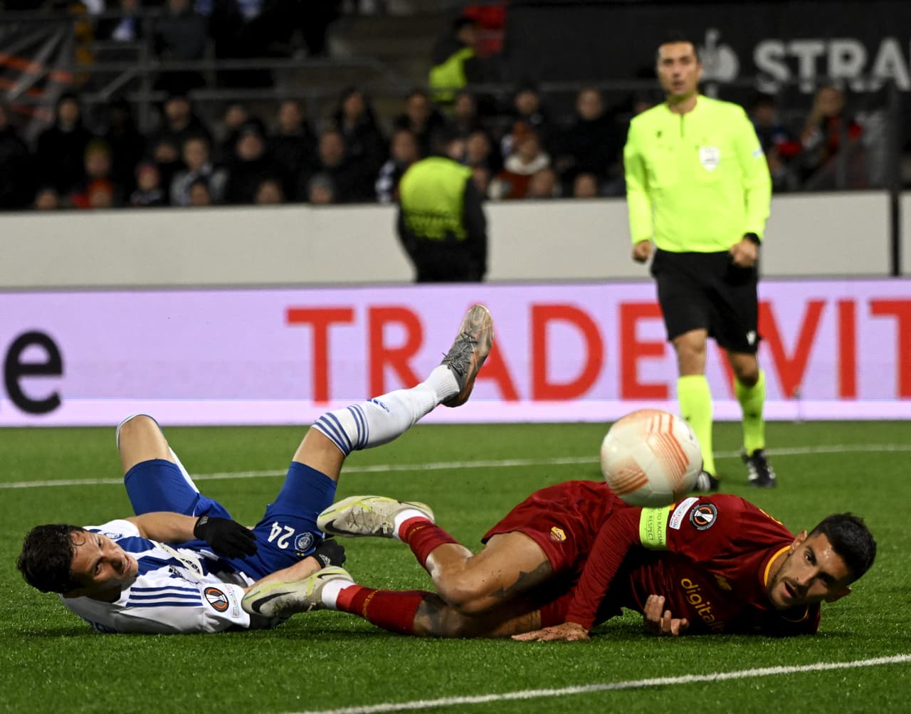 El Manchester United venció 3-0 al Sheriff, el Feyenoord cayó 1-0 con minutos de Santiago Giménez ante el Sturm y la Roma derrotó al Helsinki en la penúltima jornada de la Fase de Grupos de la UEFA Europa League.