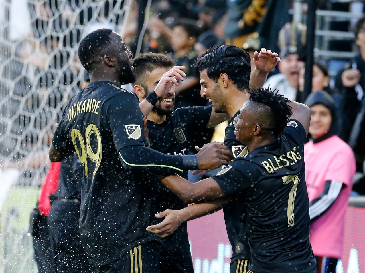 Al minuto 68, Carlos Vela (segundo de derecha a izquierda) anotó su primer gol de la Temporada 2019 con Los Angeles FC, el 4-1 defintivo sobre Portland Timbers.