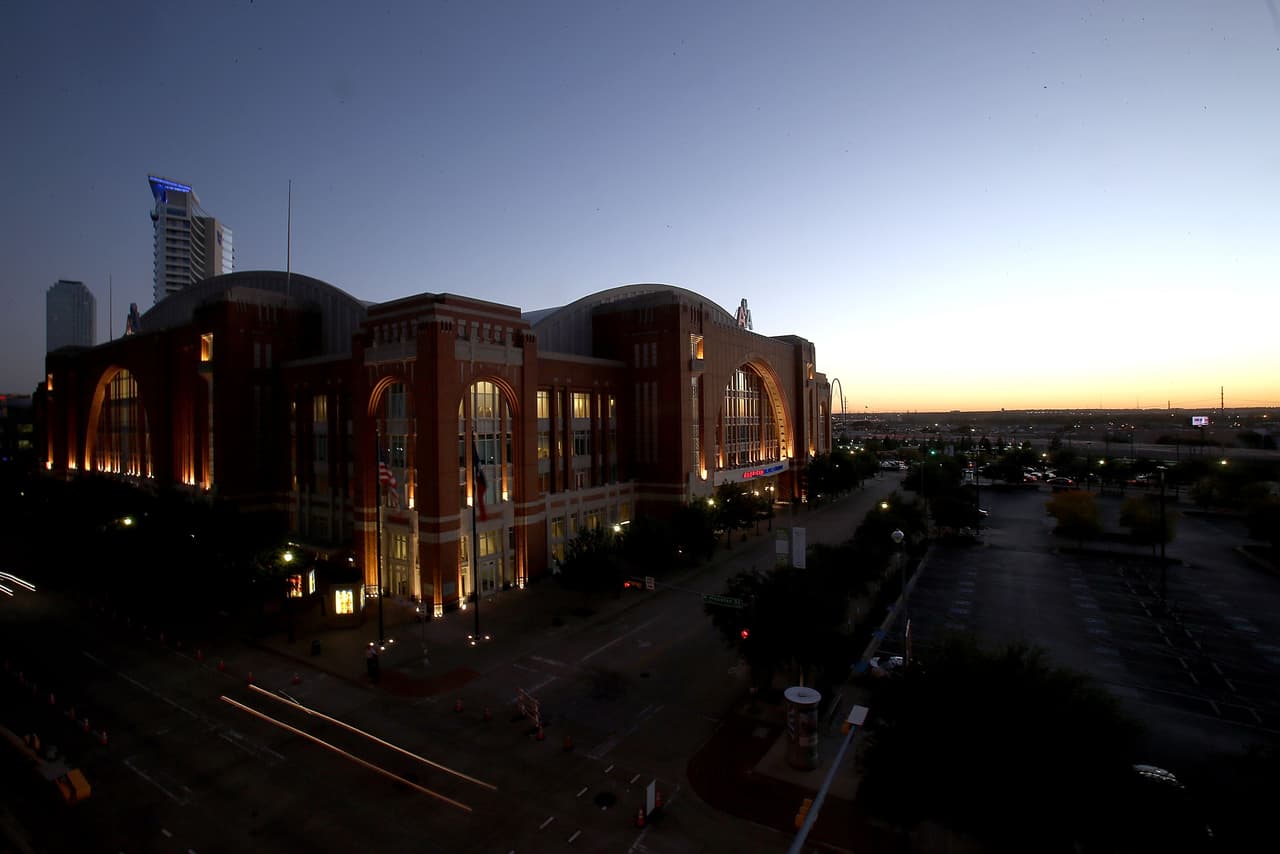 Vista des las afueras del American Airlines Center en Dallas, Texas. (Photo by Ronald Martinez/Getty Images)
