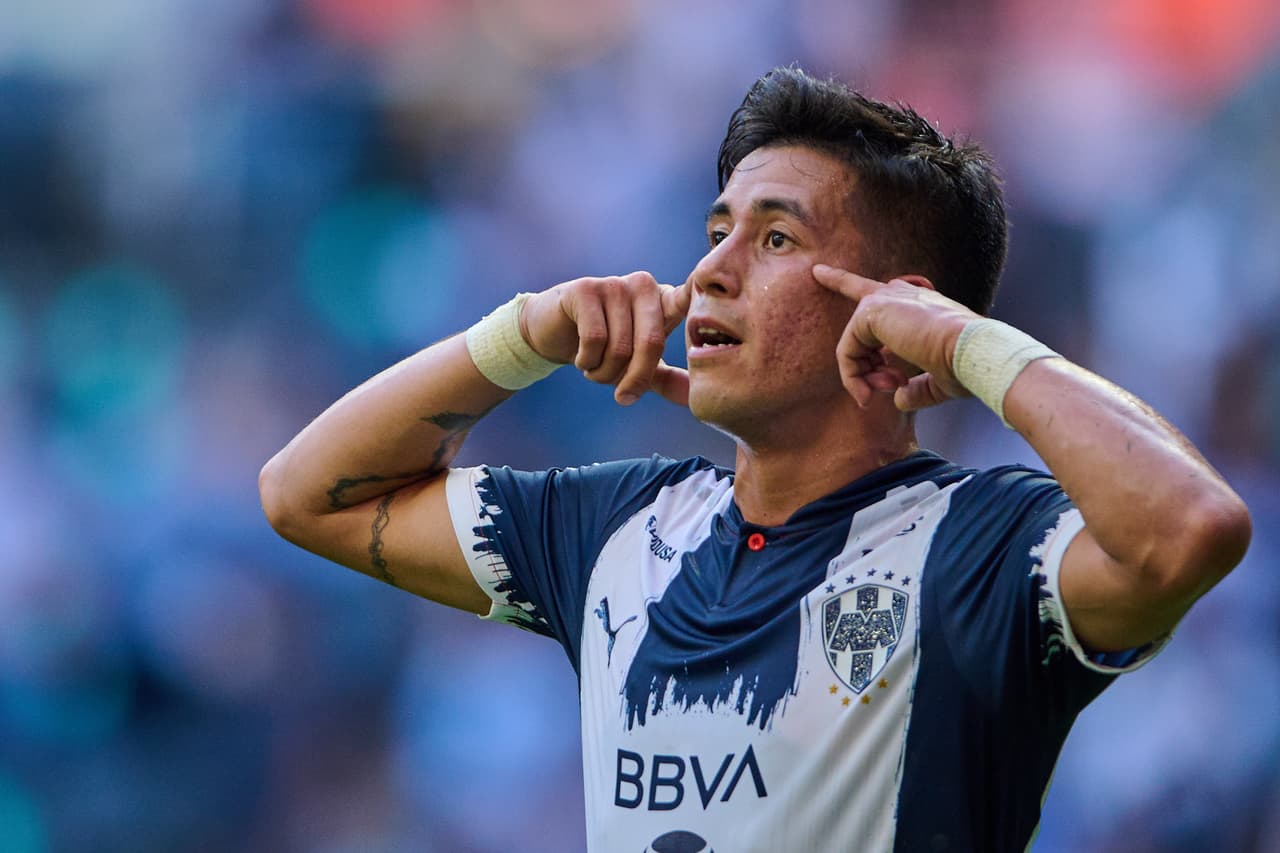 Maxi Meza festejó con su ya característica seña.