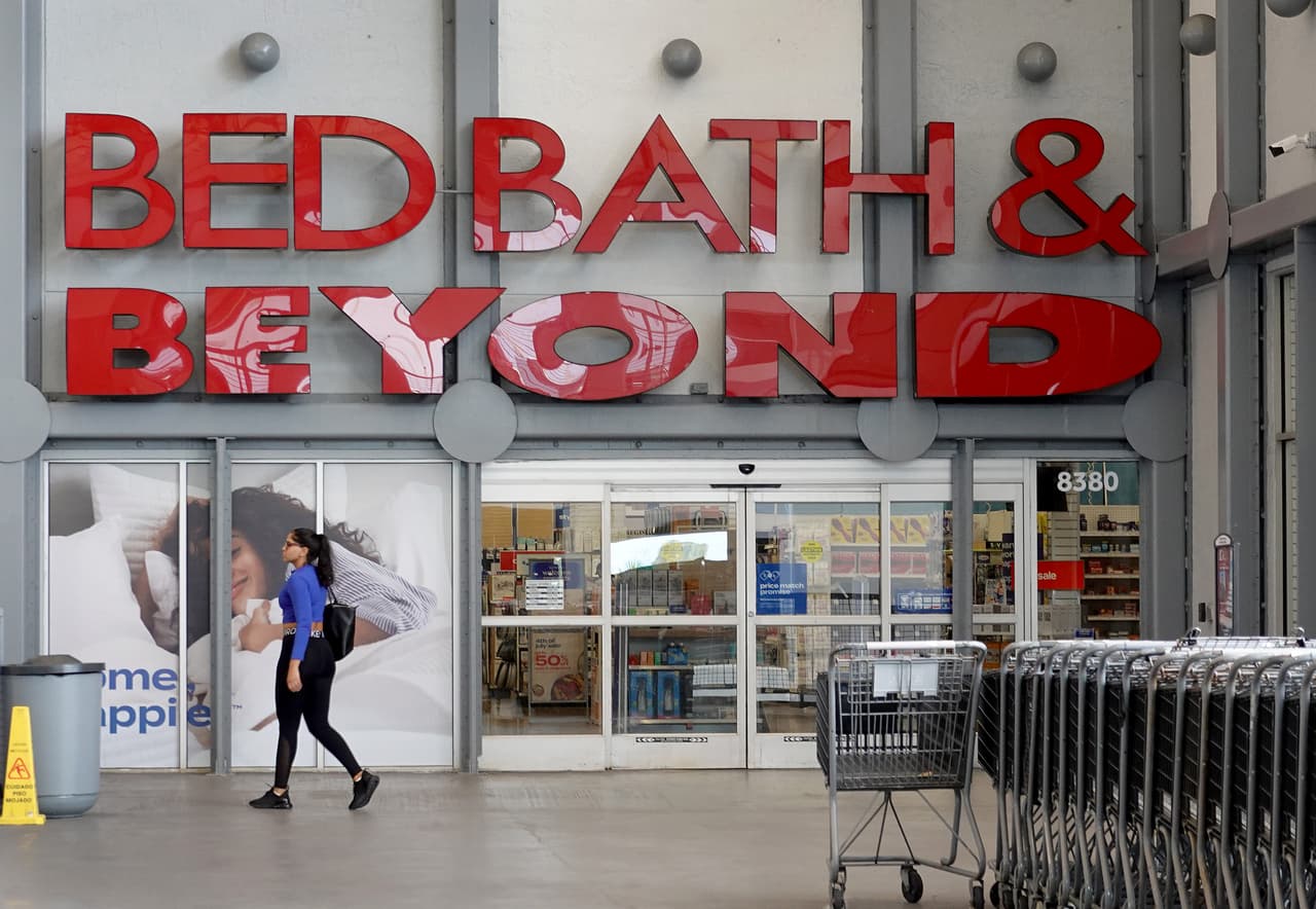 Alto ejecutivo hispano de Bed Bath & Beyond muere tras caer de edificio en Manhattan