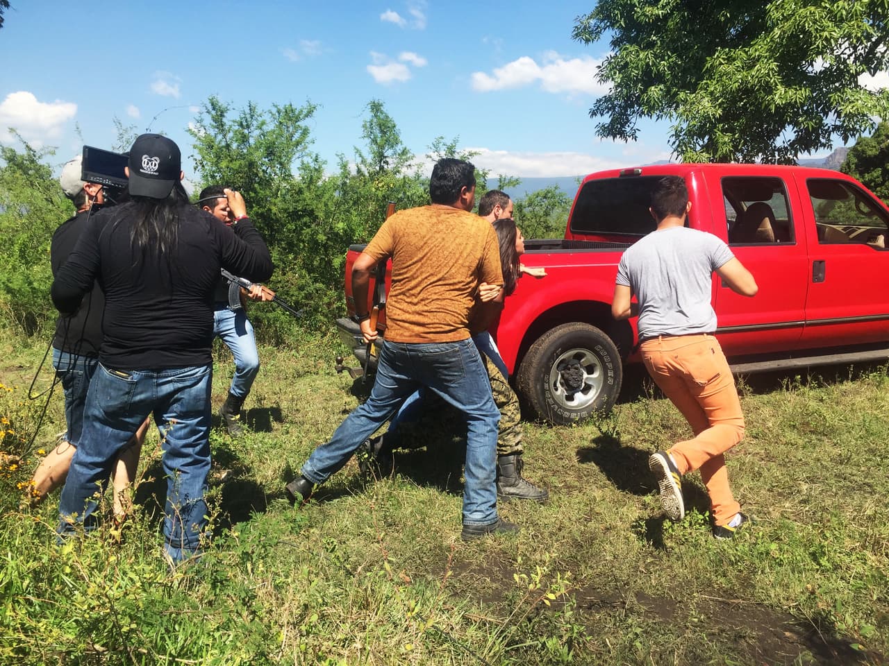 Además, la producción preparó una escena de confrontación, pues los enemigos de Yolanda la habían capturado para vengarse.
