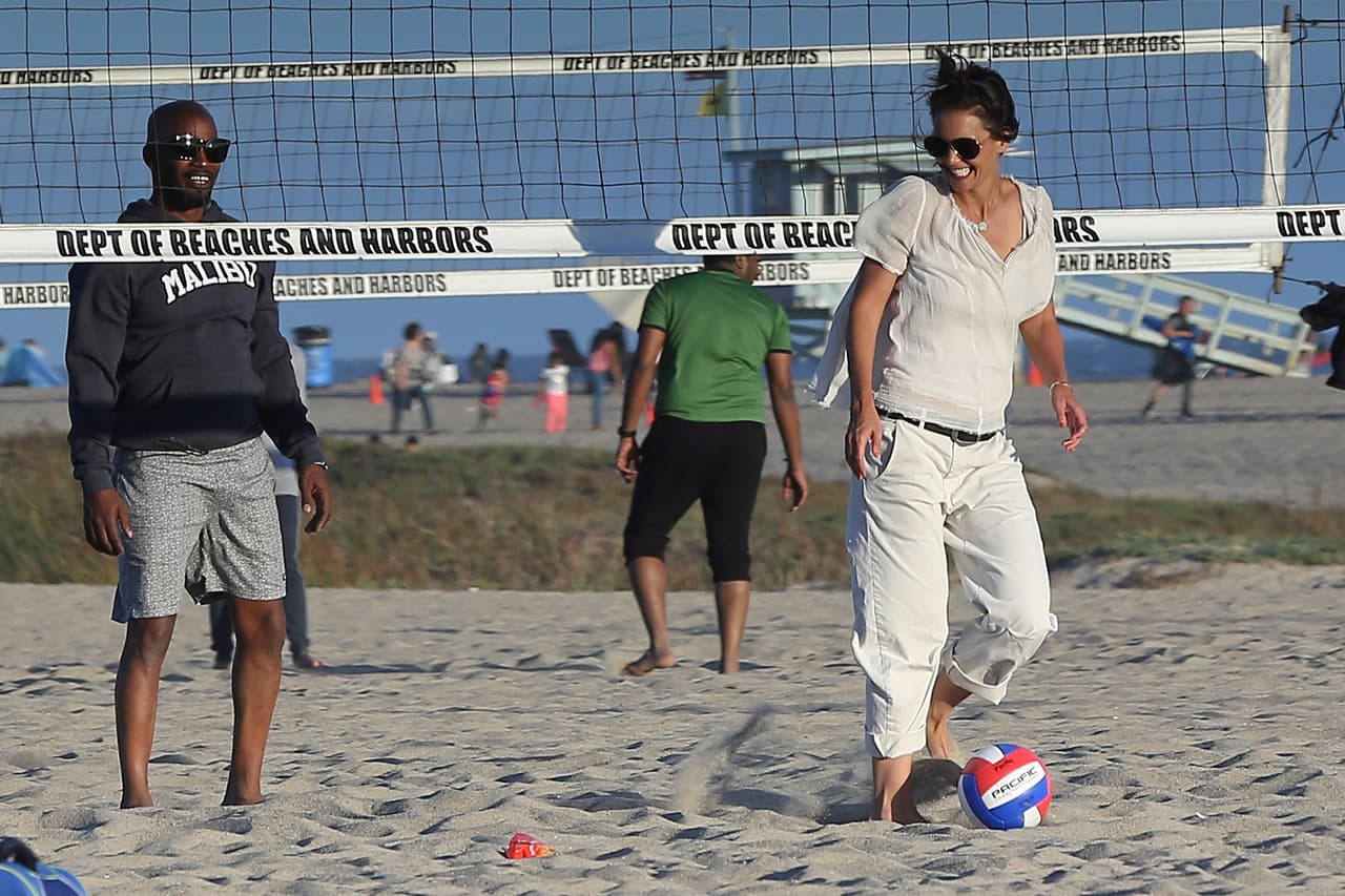 En febrero de 2018, Foxx 
<b><a href="https://www.independent.co.uk/arts-entertainment/films/news/jamie-foxx-katie-holmes-dating-valentines-day-basketball-interview-walks-out-tom-cruise-divorce-a8215251.html" target="_blank">abandonó una entrevista en vivo</a></b> para la cadena ESPN cuando se le preguntó acerca de su relación con Katie Holmes.