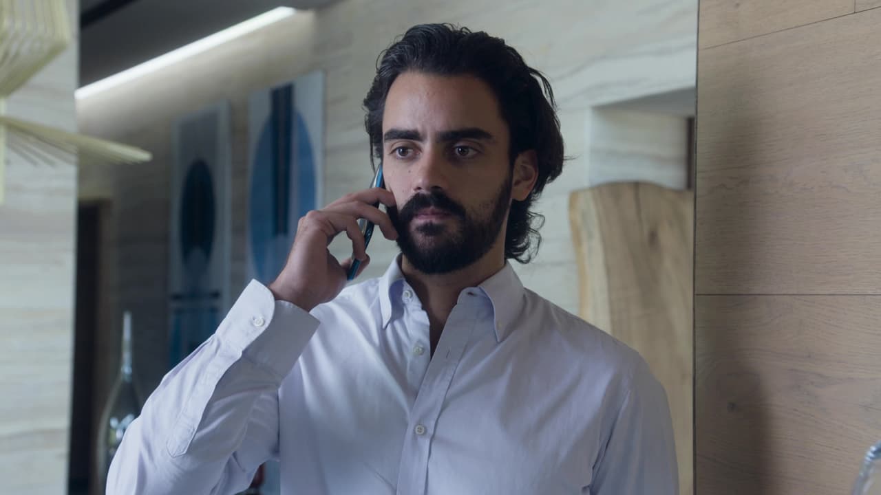 El principal estereotipo que pretendió romper Amozurrutia con su interpretación del hijo de 
<b><a href="https://www.univision.com/shows/cuna-de-lobos/un-asesinato-mas-a-su-lista-asi-fue-el-macabro-plan-de-catalina-para-que-vicky-perdiera-el-bebe-de-jose-carlos-fotos" target="_blank">la temida Catalina Creel </a></b>(Paz Vega), tuvo que ver con la imagen del hombre afeminado.