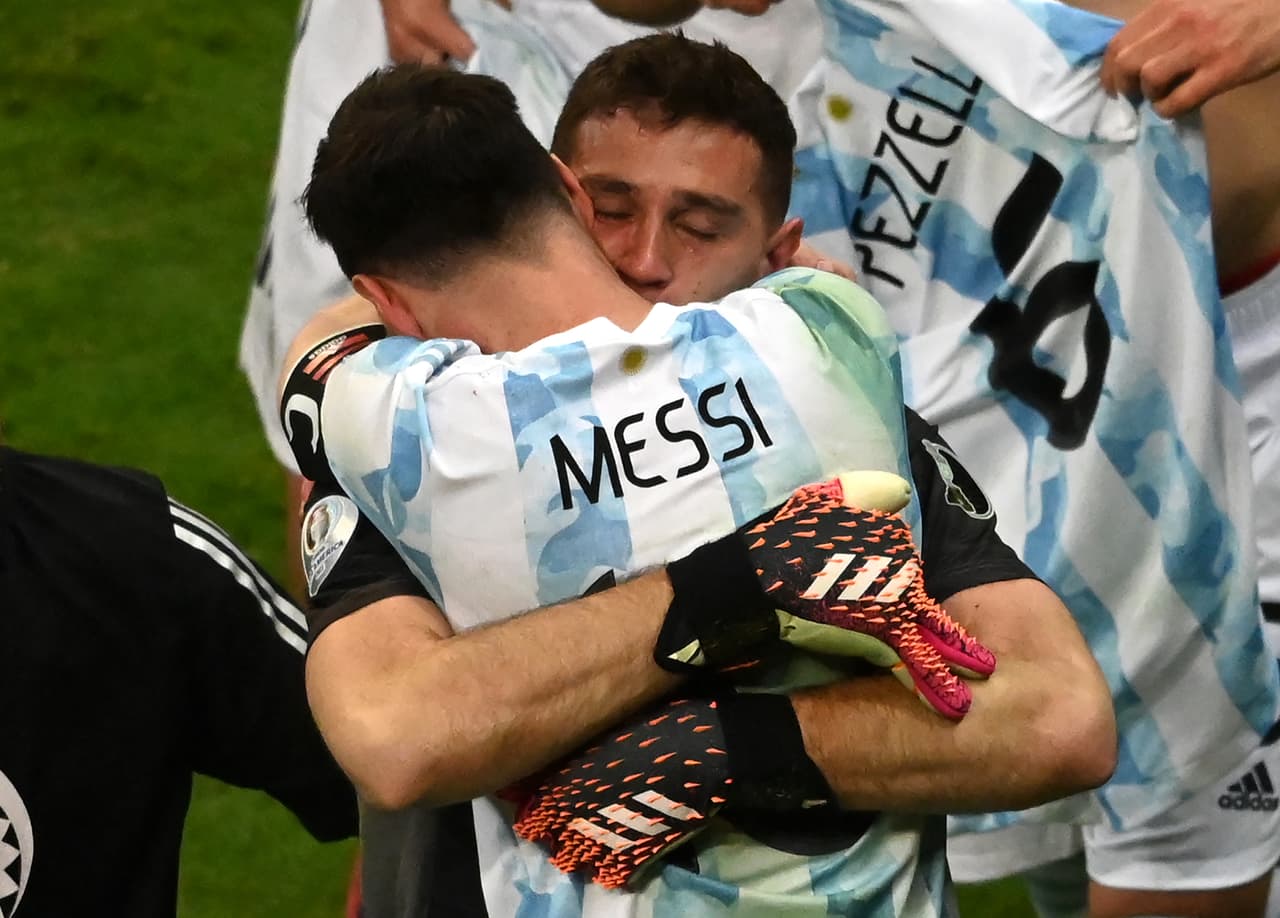 Messi feliz con Martínez: "Tenemos al 'Dibu' que es un fenómeno"