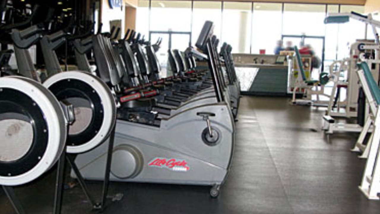 En la ciudad texana de 
<b>Friendswood</b> está ubicado este gimnasio 24 Hour Fitness que resultó afectado, su dirección es en el 130 West Parkwood Avenue, Friendswood, Texas, 77546.