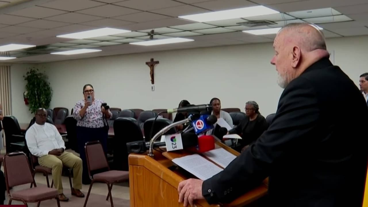 Comunidad venezolana se une en oración en la iglesia Nuestra Señora de Guadalupe en Doral