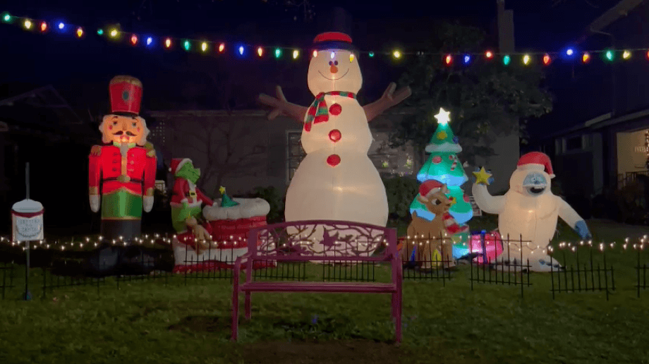 <b>SACRAMENTO, California</b>. – Si todavía no te sientes con espíritu navideño, nada mejor que recorrer los 
<b>vecindarios con eventos de luces de Navidad</b> que, además, puedes visitar gratis para sumergirte de lleno en la temporada.
<br> 
<br>Iluminaciones multicolores de diferentes estilos harán que tu ánimo durante estas fechas festivas se eleve, además de que podrás 
<b>pasar un muy buen rato con tu familia</b>.