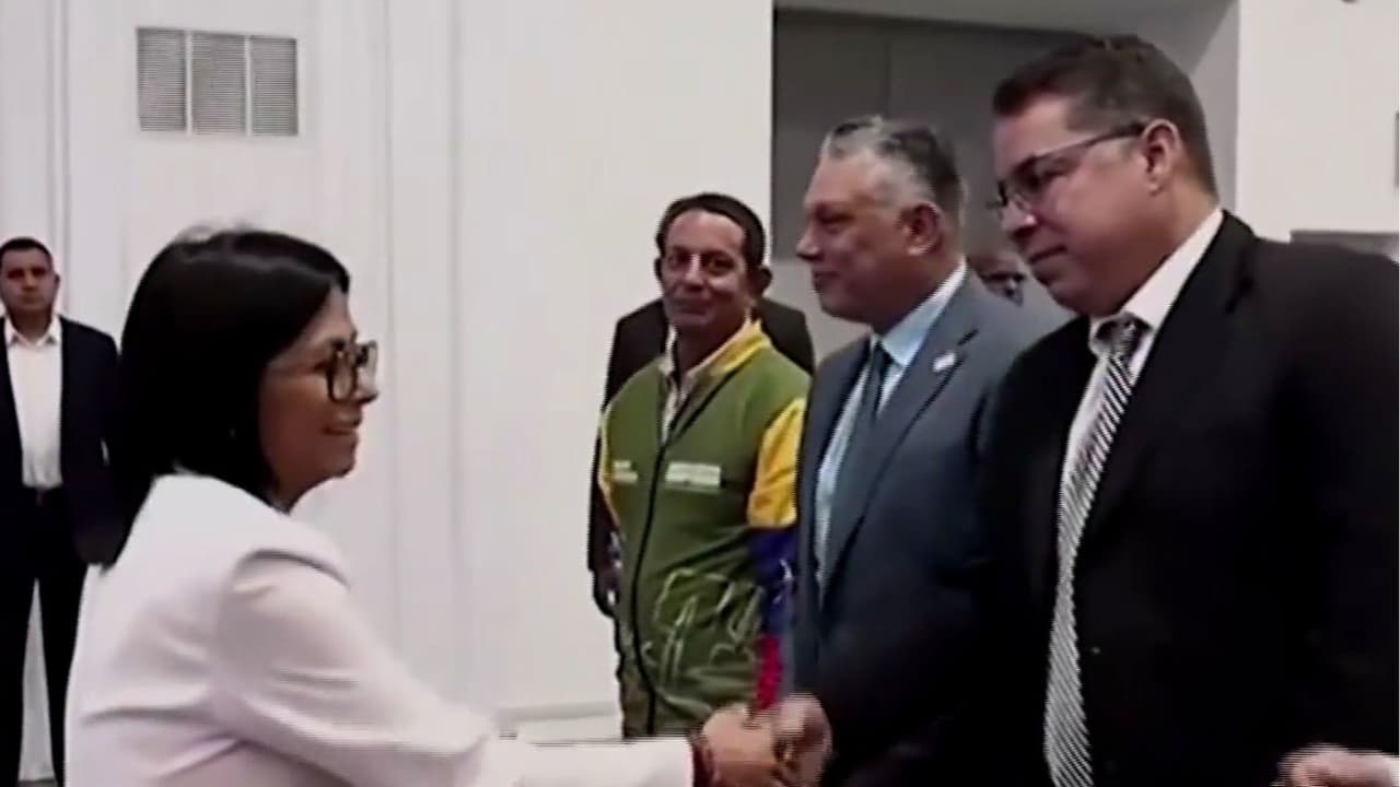 Tras años de confrontación, chavismo y oposición sorprenden con un acuerdo político en Venezuela