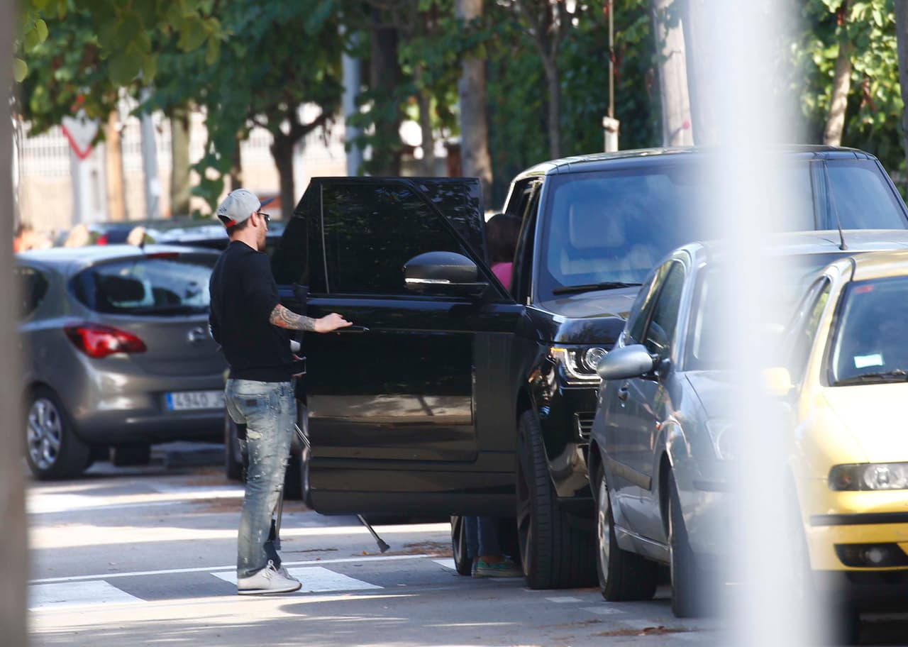 Messi dejó de lado las muletas para ponerse al volante.