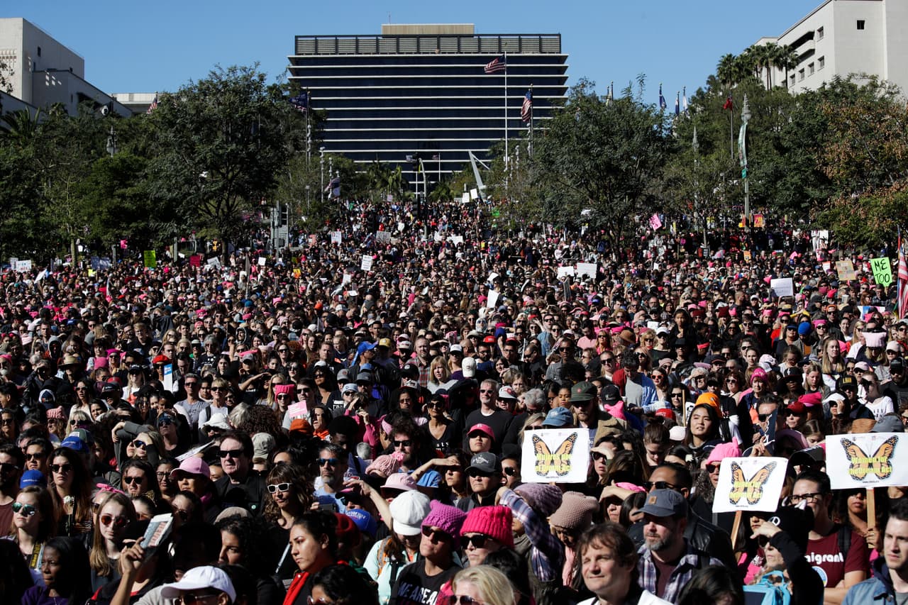 Miles de activistas se congregaron en el centro de la ciudad la mañana del sábado. Aunque las autoridades aún no han precisado una cifra concreta del número de participantes, las estimaciones van de 300,000 hasta 600,000 personas.